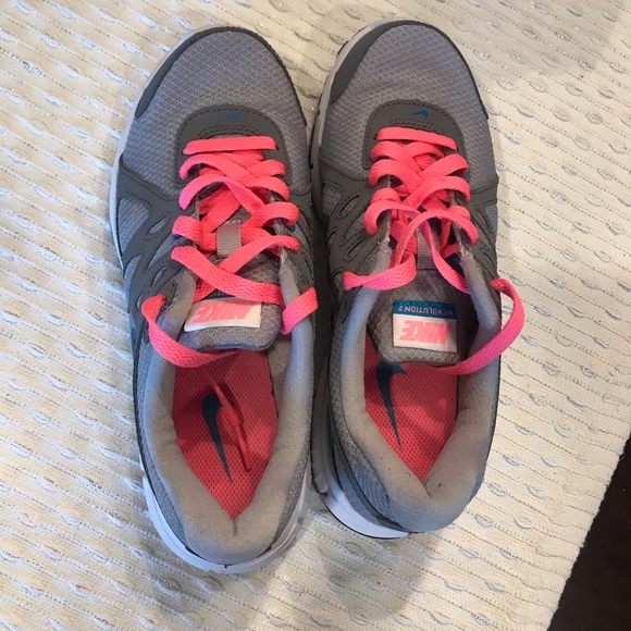 Nike shoes - Picture 4 of 7